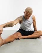 Nike - Grå hurtigtørrende yoga-tanktop