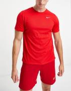 Nike Running - Dri-FIT - T-shirt i rød
