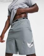 Nike Training - Camo Flex - Lysegrå vævede shorts