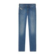 Slim-fit Jeans - D-YENNOX Opgrader din denimkollektion med disse moder...