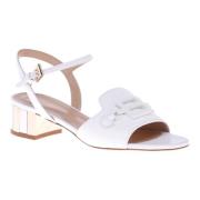 Sandal in white tumbled leather