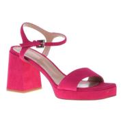 Sandal in fuchsia suede