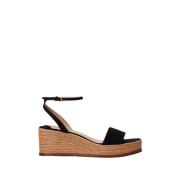 Chic Dekolleté Wedges