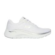 Arch Fit Glow Distance Sneaker