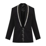 Blazer med skinnende applikationer