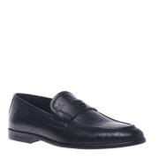 Loafers in black with crocodile print