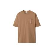 Beige T-shirt med ternedetalje lomme