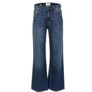 Retro-chic wide leg jeans