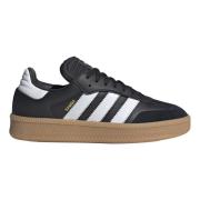 Lav Top Samba Sneaker