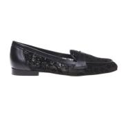 Black petal mesh loafer