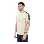 Beige T-shirt med kontrastdetaljer