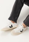 VEJA Volley Sneaker White_black 38