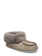 Moa Tofflor Slippers Hjemmesko Beige Shepherd