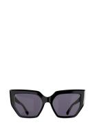 Lisa Black Black Firkantede Solbriller Black Corlin Eyewear