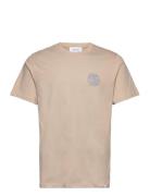 Globe T-Shirt Tops T-Kortærmet Skjorte Beige Les Deux