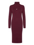 Tjw Mockneck Badge Sweater Dress Knælang Kjole Burgundy Tommy Jeans