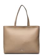 Minimal Monogram Slim Tote34 T Shopper Taske Beige Calvin Klein