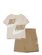 Nkb B Nsw Hbr Cargo Short Set Sport Sets With Short-sleeved T-shirt Be...