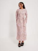 Pieces - Langærmede kjoler - Papaya Graphic - Pcbernice Ls Ankle Dress...