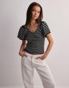 Only - Ternet/Stribet - Onlleelo Stripe S/S Back V-Neck Knt