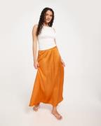 JDY - Orange - Jdyfifi Mw Midi Skirt Wvn