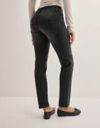 Nelly - Sort - Low Waist Slim Jeans