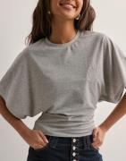 Nelly - Grå - Round Neck Wide Sleeve Embroidery Tee