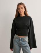 Nelly - Sort - Wide Sleeve LS Top