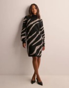 Object Collectors Item - Mønstret - Objray L/S Knit Rollneck Dress Aop