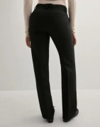 Nelly - Sort - Low Waist Straight Leg Pants