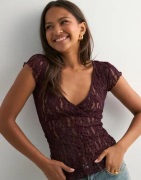 Nelly - Rød - Lace Wrap Tee