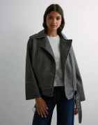 Pieces - Sort - Pcjosie Coated Biker Jacket W. Belt