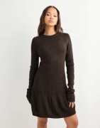 Only - Brun - Onltessie Ls Rib Flared Dress at Kn