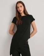 Nelly - Sort - Asymmetric Flowy Tee