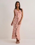 Neo Noir - Blomstret - Zella Chiffon Print Dress