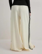 Nelly - Sort - Front Button LS Top