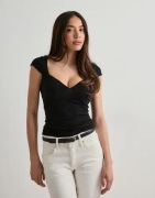 Nelly - Sort - Sweetheart Cap Sleeve Top